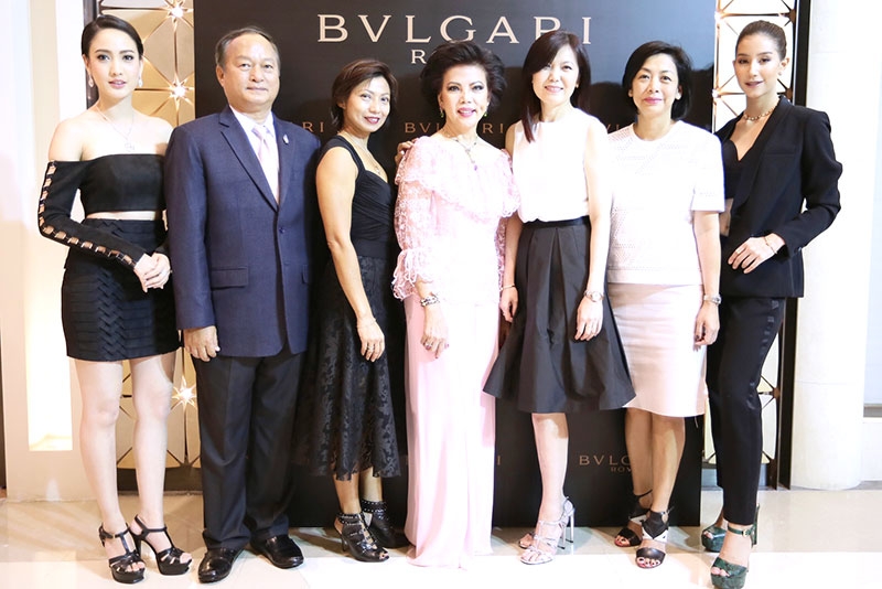 เผยโฉมใหม่ : เจนนี่ เฉีย และ อาช่า แลงดาวน์ ผู้บริหารจากบุลการี แบรนด์เครื่องประดับชั้นนำระดับโลก ร่วมด้วย มยุรี ชัยพรหมประสิทธิ์ ผู้บริหารสยาม
พารากอน จัดงาน เซอเพนติ อายส์ ออน มี เผยโฉมคอลเลคชั่นใหม่ล่าสุด โดยมี 
จรรยา สว่างจิตร, พล.ท.ดร.พีระพงษ์ มานะกิจ, ณฐพร เตมีรักษ์ และ ชาลิดา วิจิตรวงศ์ทอง 
มาร่วมงานด้วย ณ บุลการี แฟล็กชิป สไตร์ ชั้นศูนย์การค้าสยามพารากอน