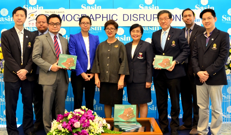 เปิดตัวหนังสือ : สถาบันบัณฑิตบริหารธุรกิจ ศศินทร์ แห่งจุฬาฯ เปิดตัวหนังสือ การพัฒนากลยุทธ์ธุรกิจท่ามกลางความผกผันทางประชากร โดยมี รศ.ดร.จันทร์จรัส เรี่ยวเดชะ รอง ผอ.ด้านการสื่อสารสังคม สกว. เป็นประธานในการเปิดงาน ผลงานของ ศ.ดร.เกื้อ วงศ์บุญสิน,ศ.ดร.พัชราวลัย วงศ์บุญสิน และ ผศ.ดร.ชัยพงษ์ พงษ์พานิช ได้รับทุนสนับสนุนการจัดทำภายใต้โครงการวิจัยเมธีวิจัยอาวุโสจาก สกว.และจุฬาฯ เนื้อหาเกี่ยวกับการเปลี่ยนแปลงทางประชากรครั้งสำคัญในรูปแบบใหม่ที่กำลังเกิดขึ้นในประเทศต่างๆ และเขตเศรษฐกิจต่างๆ ทั่วโลก วางจำหน่ายแล้วที่เอเชียบุ๊ค และศูนย์หนังสือจุฬาฯ