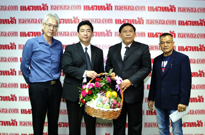 ผู้ว่าฯกรุงเทพมหานคร : พลตำรวจเอกอัศวิน ขวัญเมือง มาเยี่ยมพูดคุยกับผู้บริหารหนังสือพิมพ์แนวหน้าในโอกาสเข้ารับตำแหน่งผู้ว่าราชการกรุงเทพมหานคร โดยมีผรณเดช พูนศิริวงศ์ กรรมการผู้จัดการ, วันชัย วงศ์มีชัย บรรณาธิการอาวุโส, ปกภูมิ เดชดีหนูแก้ว หัวหน้าข่าวกทม. ต้อนรับ ณ สำนักงานหนังสือพิมพ์แนวหน้า