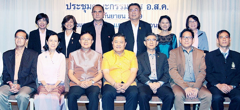 ประชุม อ.ส.ค. : ศักดิ์ชัย ศรีบุญซื่อ ประธานกรรมการองค์การส่งเสริมกิจการโคนมแห่งประเทศไทย (อ.ส.ค.) จัดประชุมคณะกรรมการ อ.ส.ค. ครั้งที่ 12/2559 โดยมี วิณะโรจน์ ทรัพย์ส่งสุข อธิบดีกรมส่งเสริมสหกรณ์, วิบูลย์ลักษณ์ ร่วมรักษ์ อธิบดีกรมการค้าภายใน และ สุรพงษ์ เจียสกุล เลขาธิการสำนักงานเศรษฐกิจการเกษตร ณรงค์ฤทธิ์ วงศ์สุวรรณ ผอ.องค์การส่งเสริมกิจการโคนมแห่งประเทศไทย ร่วมประชุม ที่โรงแรมมิราเคิล แกรนด์ คอนเวนชั่น