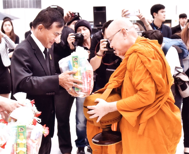 ถวายพระราชกุศล : พล.อ.ไพบูลย์ คุ้มฉายา รมว.ยุติธรรม เป็นประธานในพิธีบำเพ็ญกุศลครบกำหนดสัตตมวาร (7 วัน) เพื่อถวายเป็นพระราชกุศล พระบาทสมเด็จพระปรมินทรมหาภูมิพลอดุลยเดช และร่วมถวายภัตตาหารพระสงฆ์จากวัดชลประทานรังสฤษฏ์ ณ ศูนย์ราชการเฉลิมพระเกียรติฯ ถนนแจ้งวัฒนะ