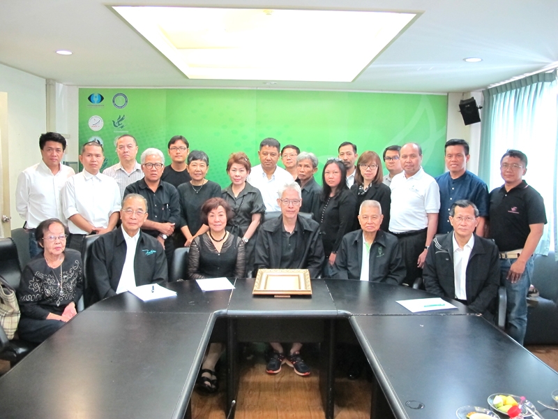 ร่วมไว้อาลัย : 14 องค์กรวิชาชีพสื่อมวลชน พร้อมผู้อาวุโสของวงการ อาทิ มานิจ สุขสมจิตร, คณิต นันทวานี, ผุสดี คีตะวรนาฏ, เรืองชัย ทรัพย์นิรันดร์ ฯลฯ ประชุมหารือร่วมกันจัดงานแสดงความไว้อาลัยถวายพระบาทสมเด็จพระปรมินทรมหาภูมิพลอดุลยเดช ซึ่งจะจัดกิจกรรมตลอด 1 ปี ประเดิมด้วยงาน “รวมคนสื่อแสดงความไว้อาลัยถวาย พระบาทสมเด็จพระเจ้าอยู่หัวรัชกาลที่ 9” ที่สมาคมนักข่าวนักหนังสือพิมพ์แห่งประเทศไทย