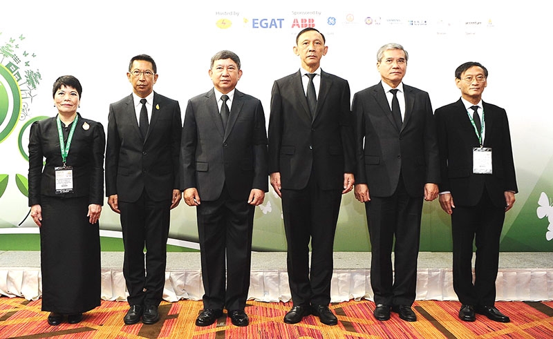 ประชุม : พลอากาศเอกประจิน จั่นตอง รองนายกรัฐมนตรี เป็นประธานเปิดงานประชุมใหญ่เชิงวิชาการอุตสาหกรรมไฟฟ้า ครั้งที่ 21 จัดโดยการไฟฟ้าฝ่ายผลิตแห่งประเทศไทย (กฟผ.) ร่วมกับ สมาพันธ์อุตสาหกรรมไฟฟ้าแห่งเอเชียตะวันออก
และแปซิฟิกตะวันตก ณ โรงแรมเซ็นทารา แกรนด์ แอท เซ็นทรัลเวิลด์