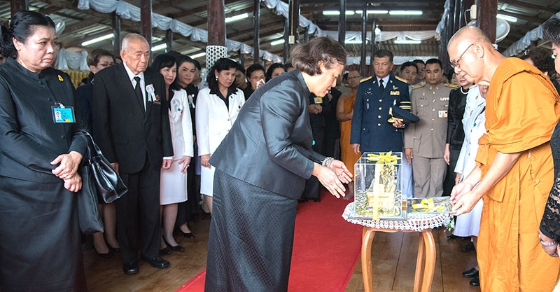 สมเด็จพระเทพรัตนราชสุดาฯ สยามบรมราชกุมารี อุปนายิกาผู้อำนวยการสภากาชาดไทย เสด็จพระราชดำเนินไปทรงบำเพ็ญพระราชกุศลถวายผ้าพระกฐิน สภากาชาดไทย ประจำปี 2559 ณ วัดศรีชุม (อุทยานประวัติศาสตร์สุโขทัย) ตำบลเมืองเก่า อำเภอเมือง สุโขทัย จังหวัดสุโขทัย เมื่อวันที่ 25 ตุลาคม 2559