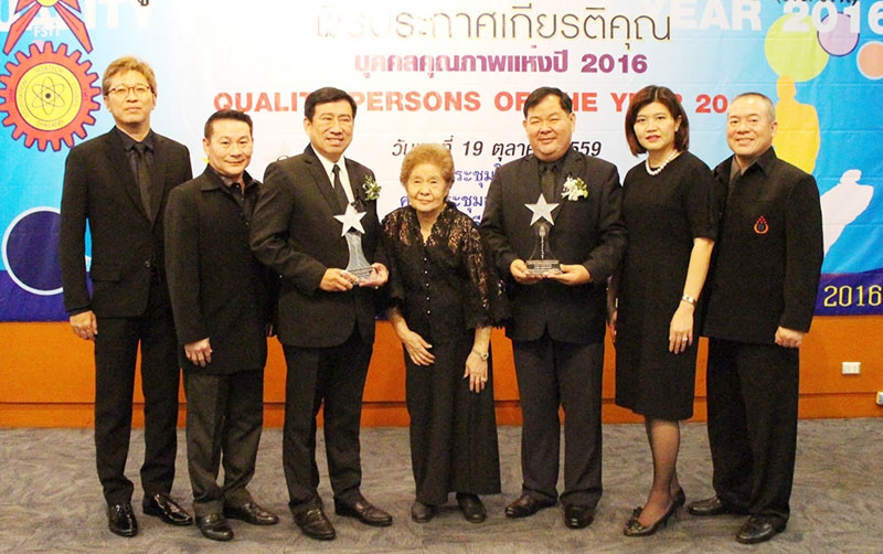 บุคคลตัวอย่าง : ภาคภูมิใจ-ปิยะ ตันติเวชยานนท์ ประธานกรรมการบริหาร บริษัท ซุปเปอร์วิช อินเตอร์เนชั่นเนล เอ็กซ์เชนจ์ (1965) จำกัด รับรางวัล “บุคคลตัวอย่างภาคธุรกิจแห่งปี 2016” ด้านธุรกิจการเงินการธนาคาร จากมูลนิธิสภาวิทยาศาสตร์และเทคโนโลยีแห่งประเทศไทย (มสวท.) ณ หอประชุมศูนย์ประชุมสภาวิจัยจุฬาภรณ์