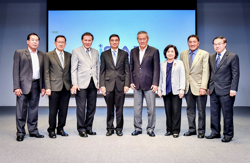 เปิดหลักสูตร : บุญเกียรติ โชควัฒนา ประธานสถาบันยุทธศาสตร์ธุรกิจเชิงบวก (iSAB) และ บุญชัย โชควัฒนา ประธานหลักสูตร “นักบริหารยุทธศาสตร์ธุรกิจเชิงบวก : THE MASTER” ของสถาบัน iSAB พร้อมด้วย อภิสิทธิ์ เวชชาชีวะ ที่ปรึกษากิตติมศักดิ์ของสถาบันร่วมทำพิธีเปิดหลักสูตรประกาศนียบัตร “นักบริหารยุทธศาสตร์ธุรกิจเชิงบวก : THE MASTER” รุ่นที่ 1 ณ ห้องออดิทอเรียม ชั้น 1 อาคารบางกอกทาวเวอร์ ถนนเพชรบุรีตัดใหม่