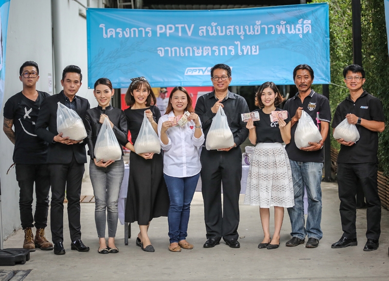 ช่วยชาวนาขายข้าว : เขมทัตต์ พลเดช กรรมการผู้อำนวยการใหญ่ สถานีโทรทัศน์พีพีทีวี เอชดี ช่อง 36 นำทีมเปิดโครงการ “PPTV สนับสนุนข้าวพันธุ์ดี จากเกษตรกรไทย” ช่วยเหลือพนักงานลูกหลานชาวนานำข้าวมาจำหน่ายแก่เพื่อนพนักงาน และบริษัทในเครือ ณ อาคารสำนักงานพีพีทีวี ถ.วิภาวดีฯ
