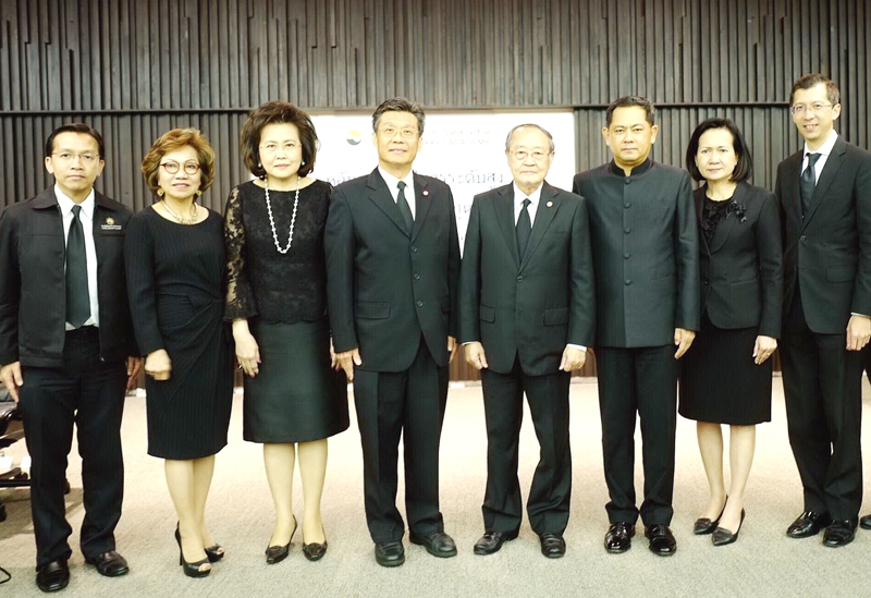 บรรยายพิเศษ : ดร.สุเมธ ตันติเวชกุล กรรมการและเลขาธิการมูลนิธิชัยพัฒนา ให้เกียรติเป็นผู้บรรยายพิเศษ ในหัวข้อ “รัชกาลที่ 9 ของปวงชนชาวไทย” ให้กับนักศึกษาสถาบันวิทยาการตลาดทุน รุ่น 23 หรือ วตท. 23 โดยมี พล.อ.ธารไชยยันต์ ศรีสุวรรณ, ชาติชาย กริชชาญชัย, วรรณี ลีลาเวชบุตร, กฤษณ์ อิ่มแสง เข้าร่วม ณ ห้องประชุมชั้น 2 สถาบันวิทยาการตลาดทุน
