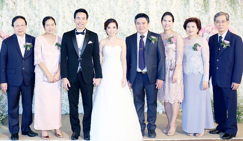 แสนรัก : รศ.น.สพ.ดร.อำนาจ พัวพลเทพ หัวหน้าภาควิชาเภสัชวิทยา คณะสัตวแพทยศาสตร์ ม.เกษตรศาสตร์ เป็นประธานในพิธีฉลองมงคลสมรส ระหว่าง สพ.ญ.ดร.ดวงกมล บุตรี นพ.วิชัย-วิไลลักษณ์ ภูพิชญ์พงษ์ กับ น.สพ.ภัคธร บุตร สมสุข-อ้อยทิพย์ ลิ่วเฉลิมวงศ์ ที่โรงแรมมิราเคิล แกรนด์ คอนเวนชั่น