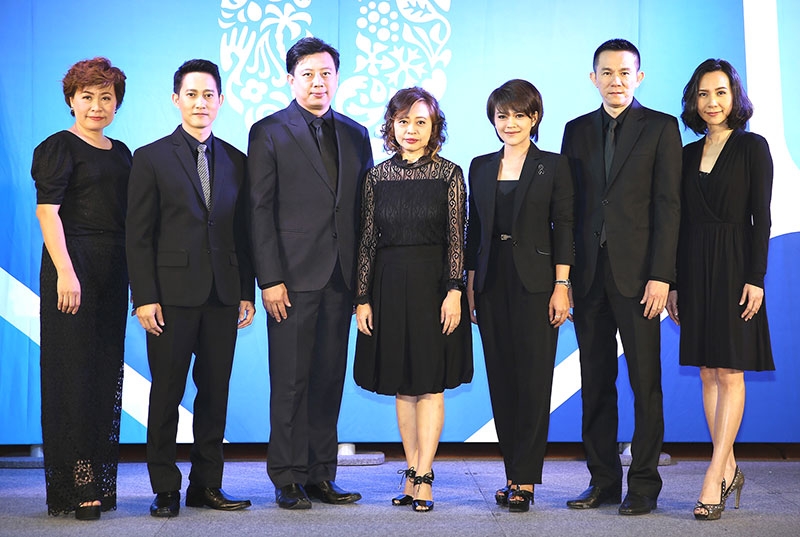 “เดินตามรอยเท้าพ่อ” : สุชาดา ธีรวชิรกุล ประธานบริหาร ยูนิลีเวอร์ เน็ทเวิร์ค บริษัท ยูนิลีเวอร์ไทย เทรดดิ้ง จำกัด เป็นประธานในกิจกรรม “เดินตามรอยเท้าพ่อ” เพื่อน้อมรำลึกในพระมหากรุณาธิคุณของพระบาทสมเด็จพระปรมินทรมหาภูมิพลอดุลยเดช โดยมี อรพิมพ์ รักษาผล นักพูดสร้างแรงบันดาลใจ เจ้าของถ้วยพระราชทานในหลวงรัชกาลที่ 9 เป็นวิทยากรรับเชิญ ณ ยูนิลีเวอร์ เฮาส์ ถนนพระราม 9