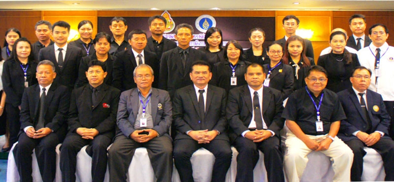 ชื่นรัก : อภัย จันทนจุลกะ รองประธานมูลนิธิอาสาเพื่อนพึ่ง (ภาฯ)ยามยาก และภริยา พร้อมด้วย พล.อ.ดาว์พงษ์ รัตนสุวรรณ รมว.ศึกษาธิการ และภริยา เป็นประธานพิธีฉลองมงคลสมรส มนัสนันท์ ศรีหมากสุก กับ วรพล ฟักอังกูร บุตร ธวัชชัย-ดวงพร ฟักอังกูร ที่โรงแรมมิราเคิล แกรนด์ คอนเวนชั่น