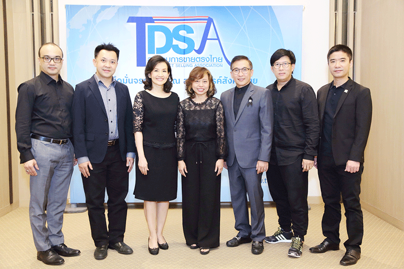 ประชุม : สุชาดา ธีรวชิรกุล นายกสมาคมการขายตรงไทย จัดประชุม “ซีอีโอ มีท ซีอีโอ โดยเชิญ บุรินทร์ เกล็ดมณี รองนายกสมาคมอี-คอมเมิร์ซแห่งประเทศไทย เป็นวิทยากรในหัวข้อ “อี-คอมเมิร์ซไทยในปัจจุบัน และทิศทาง สู่อนาคต” ณ โรงแรมเบสเวสเทิร์น พลัส แวนด้าแกรนด์ ถนนแจ้งวัฒนะ