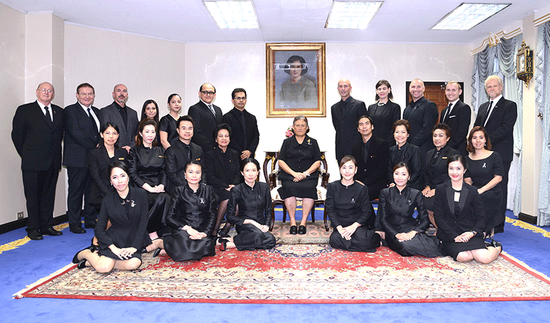 ส่งเสริมการศึกษา : สมเด็จพระเทพรัตนราชสุดาฯ สยามบรมราชกุมารี พระราชทานพระราชวโรกาสให้ ดร.คีธ เวสช์ อธิการบดีมหาวิทยาลัย และ ดร.ณิชา เรย์ เชาดูรี ผู้อำนวยการฝ่ายวิชาการ มหาวิทยาลัยเว็บสเตอร์ ประเทศไทย พร้อมด้วยคณะสมาคมไทยแนะแนวการศึกษานานาชาติ เฝ้าทูลละอองพระบาททูลเกล้าฯถวายทุนการศึกษาสำหรับพระราชทานให้แก่นักศึกษาหญิงจำนวนสองรางวัลผ่านโครงการส่งเสริมการศึกษา ในสมเด็จพระเทพฯ ณ พระตำหนักจิตรลดา