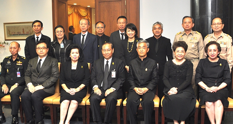 ประชุมครั้งที่ 12 : พล.อ.อ.ชลิต พุกผาสุข องคมนตรี เป็นประธานในการประชุมคณะกรรมการจัดสร้างพระสมเด็จองค์ปฐม “พระพุทธเมตตา” ซึ่งจัดสร้างด้วยนิลรัตนะทั้งองค์ หน้าตักกว้าง 29 เมตร สูง 45 เมตร ประดิษฐาน ณ วัดเทพประทาน อ.สอยดาว จ.จันทบุรี เพื่อถวายพระราชกุศลแด่ พระบาทสมเด็จพระปรมินทรมหาภูมิพลอดุลยเดช โดยมี วิทูรัช ศรีนาม ผวจ.จันทบุรี, สวัสดิ์ หอรุ่งเรือง รองประธานกรรมการจัดสร้างฯ, พล.ต.อ.นิสสัย บุญศิริ และ พล.อ.อ.เผด็จ วงษ์ปิ่นแก้ว ร่วมประชุม ณ ทำเนียบองคมนตรี