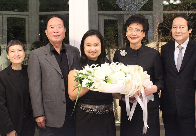 ปรึกษาบูรณาการ : พันธ์เลิศ ใบหยก และ ศ.ดร.พนา ทองมีอาคม กรรมการพัฒนา
สื่อปลอดภัยและสร้างสรรค์แห่งชาติ กระทรวงวัฒนธรรม จัดประชุม 3 ภาคส่วน นิเทศจุฬาฯ โดยมี ศ.ดร.ปาริชาต สถาปิตานนท์ คณบดี คณะนิเทศศาสตร์ จุฬาลงกรณ์มหาวิทยาลัย, ม.ล.อัจฉราพร ณ สงขลา ประธานมูลนิธินิเทศศาสตร์ฯ 
และ ผศ.ดร.ม.ล.วิฏราธร จิรประวัติ นายกสมาคมนิสิตเก่านิเทศศาสตร์ จุฬาฯ ร่วมประชุม ที่โรงแรมหัวช้าง เฮอริเทจ ถนนพญาไท