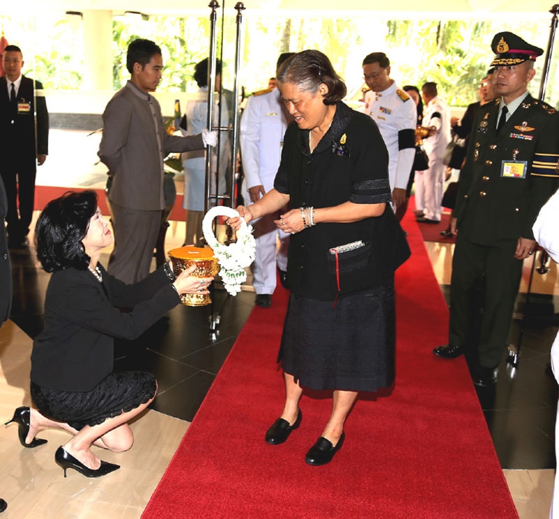 สมเด็จพระเทพรัตนราชสุดาฯ สยามบรมราชกุมารี เสด็จพระราชดำเนินไปทรงเปิดการประชุมวิชาการวิทยาศาสตร์และเทคโนโลยีแห่งประเทศไทย ครั้งที่ 42 จัดโดย สมาคมวิทยาศาสตร์แห่งประเทศไทยในพระบรมราชูปถัมภ์ และ คณะวิทยาศาสตร์ มหาวิทยาลัยเกษตรศาสตร์ ณ โรงแรมเซ็นทาราแกรนด์ฯ ลาดพร้าว