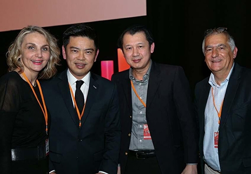 สัมมนาใหญ่ IFM : ธานินทร์ บูรณมานิต ปธ.จนท.บห.และ เกรียงชัย บุญโพธิ์อภิชาติ รอง กก.ผจก.ศูนย์การเงินกลุ่มฯ บมจ.ซีพี ออลล์ รับเชิญไปบรรยายพิเศษในหัวข้อ “ความสำเร็จของการบริหารธุรกิจเซเว่น อีเลฟเว่น ในประเทศไทย” จัดโดย สมาคมค้าปลีกแห่งประเทศฝรั่งเศส ณ กรุงปารีส สาธารณรัฐฝรั่งเศส