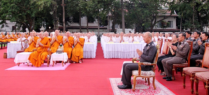 แด่พ่อหลวง : พล.ต.ท.ต่อศักดิ์ สอาดพรรค รรท.ผู้ช่วย ผบ.ตร. เป็นประธานในพิธีอุปสมบทหมู่ข้าราชการตำรวจ จำนวน 150 นาย รวม 21 วัน ในห้วงการประกอบพิธีบำเพ็ญพระราชกุศลปัญญาสมวาร (50 วัน) เพื่อน้อมอุทิศถวายเป็นพระราชกุศล แด่พระบาทสมเด็จพระปรมินทรมหาภูมิพลอดุลยเดช โดยท่านเจ้าประคุณสมเด็จพระธีรญาณมุนี เจ้าอาวาสวัดเทพศิรินทราวาส เป็นประธานฝ่ายสงฆ์ และ พล.ต.อ.เฉลิมเกียรติ ศรีวรขาน รอง ผบ.ตร.ร่วมในพิธี ณ วัดเทพศิรินทราวาส