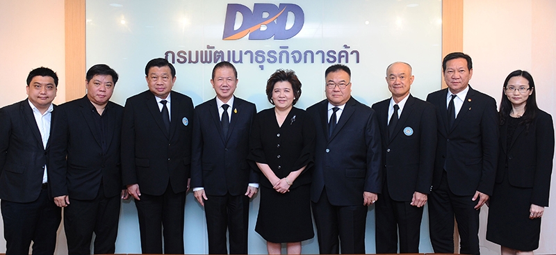 หารือ : บรรจงจิตต์ อังศุสิงห์ อธิบดีกรมพัฒนาธุรกิจการค้า และ สนั่น 
อังอุบลกุล ประธานคณะกรรมการส่งเสริม
และพัฒนาสมาคมการค้า จัดประชุมเพื่อวางยุทธศาสตร์การส่งเสริมและพัฒนา ศักยภาพการค้า ระหว่างกรมพัฒนาธุรกิจการค้า และสภาหอการค้าแห่งประเทศไทย โดยมี อธิป พีชานนท์, ประสงค์ เอาฬาร, สุรพงษ์ เตชะหรูวิจิตร, โฆสิต สุวินิจจิต, จิรวัฒน์ ตั้งกิจงามวงศ์, อมรเทพ ทวีพานิชย์ และ สลิลา 
เทพเกษตรกุล ร่วมงาน ที่กรมพัฒนาธุรกิจการค้า กระทรวงพาณิชย์