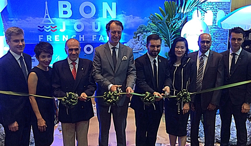 สินค้าฝรั่งเศส : จิลล์ การาชง เอกอัครราชทูตสาธารณรัฐฝรั่งเศสประจำ
ราชอาณาจักรไทย เปิดงาน “Bonjour French Fair 2016” โดยมี อเล็กซอง 
ดูปอง ประธานหอการค้าฝรั่งเศส-ไทย และ ปิแอร์ ศิลา นิคู กรรมการหอการค้าไทย-อิตาเลี่ยน ร่วมงานพร้อมแขกผู้มีเกียรติ ที่ ศูนย์การประชุมแห่งชาติสิริกิติ์