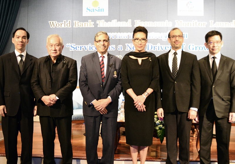 เศรษฐกิจไทยในอนาคต     ศ.ดร.ดีพัค ซี เจน ผอ.สถาบันบัณฑิตฯ ศศินทร์ และ ดร.อูลริค ซาเกา ผอ.ธนาคารโลก ประจำประเทศไทย ร่วมจัดสัมมนา “ภาคบริการ: ตัวขับเคลื่อนเศรษฐกิจตัวใหม่” โดยมี ดร.เกียรติพงศ์ อริยปรัชญา,ดร.กอบศักดิ์ ภูตระกูล และดร.ชิงชัย หาญเจนลักษณ์ ร่วมงาน ที่ศศินทร์ฮอลล์