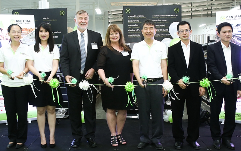 นำเข้าจากต่างประเทศ      เทพกุล พูลลา ประธานกรรมการ บมจ.โฮม พอตเทอรี่ (HPT) ทำพิธีเปิดโชว์รูม Central Hospitality สาขาแรกในกรุงเทพอย่างเป็นทางการ ซึ่งเป็นศูนย์จำหน่ายผลิตภัณฑ์เครื่องใช้และอุปกรณ์สำหรับธุรกิจอาหาร เครื่องดื่ม และโรงแรม ที่ โชว์รูม Central Hospitality ถนนบางนา-ตราด