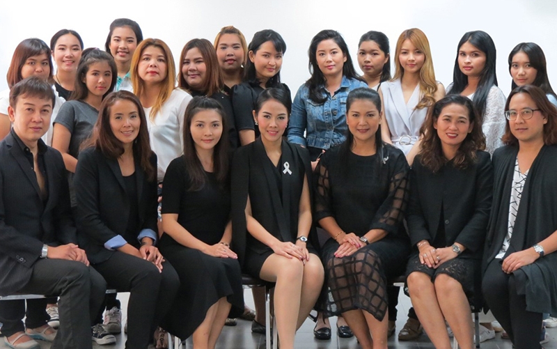 “ต้นกล้าแห่งความงาม ต้นทางแห่งอาชีพ”       สุวภา ศิริวรรณ หัวหน้าอบรมด้านการแต่งหน้า ส่วนงานประชาสัมพันธ์ บมจ.โอซีซี พร้อมทีมผู้เชี่ยวชาญด้านความงาม ร่วมเป็นวิทยากรอบรมหลักสูตร “การแต่งหน้าขั้นพื้นฐาน” ให้แก่เยาวชนและผู้สนใจในความดูแลของ มูลนิธิศุภนิมิต เพื่อนำไปประกอบอาชีพ ที่ มูลนิธิฯ