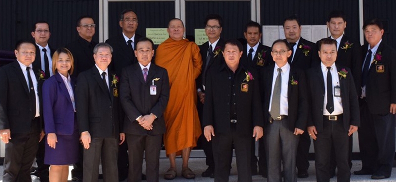 มั่นคง โปร่งใส ประทับใจ เอื้ออาทร     ร.อ.กนก ทองเผือก รอง.กก.ผอ.ใหญ่ บมจ.การบินไทย ในฐานะประธานใหญ่ สหกรณ์ออมทรัพย์ฯการบินไทย นิมนต์ พระพรหมมังคลาจารย์ ท่านเจ้าคุณธงชัย เปิดสหกรณ์ออมทรัพย์ฯ การบินไทย สาขาย่อย สาขาสุวรรณภูมิ โดยมีคณะกรรมการ อาทิ ชาติ ฟ้าปกาสิต รองประธาน และ สรกฤช วรรณลักษณ์ ประชาสัมพันธ์ พร้อมทั้งผู้บริหาร อาทิ คนุช บุนนาค และ กิตติ ศิริพงษ์  ร่วมงาน ที่ ศูนย์ปฏิบัติการลูกเรือ สนามบินสุวรรณภูมิ