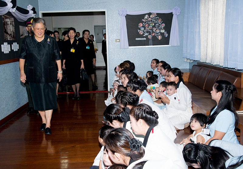 สมเด็จพระเทพรัตนราชสุดาฯ สยามบรมราชกุมารี อุปนายิกาผู้อำนวยการสภากาชาดไทย เสด็จพระราชดำเนินทรงเป็นองค์ประธานในการประชุมคณะกรรมการอำนวยการมูลนิธิสงเคราะห์เด็กของสภากาชาดไทย ครั้งที่ 1/2559 ณ ตึกวชิราลงกรณ 
สภากาชาดไทย ถนนพระราม 4 เขตปทุมวัน เมื่อวันที่ 29 ธันวาคม 2559