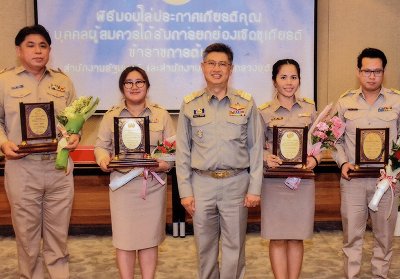 ต้นแบบความดี : ชาญเชาวน์ ไชยานุกิจ ปลัดกระทรวงยุติธรรม เป็นประธานในพิธีมอบโล่ประกาศเกียรติคุณบุคคลที่สมควรได้รับการยกย่องเชิดชูเกียรติ “ข้าราชการต้นแบบ” สำนักงานปลัดกระทรวงยุติธรรม ปีที่ 5 ที่ห้องรับรองกระทรวงยุติธรรม ชั้น 2 อาคารราชบุรีดิเรกฤทธิ์ ศูนย์ราชการเฉลิมพระเกียรติ