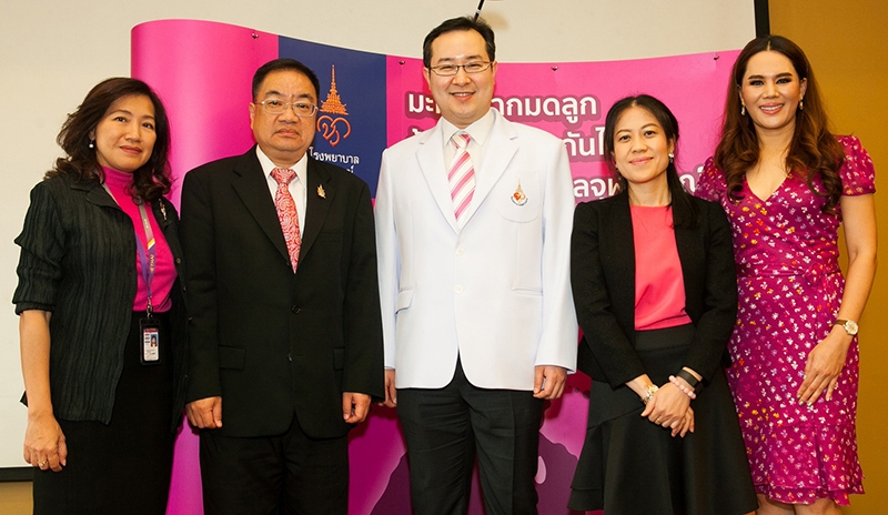 ความรู้สู่การป้องกัน : นพ.ณัฐวุฒิ 
กันตถาวร แพทย์ผู้เชี่ยวชาญมะเร็งนรีเวช โรงพยาบาลจุฬาภรณ์ จัดกิจกรรมให้ความรู้พนักงานการบินไทยกว่า200 คน ในโครงการ “มะเร็งปากมดลูก รู้เท่าทัน ป้องกันได้ กับ
โรงพยาบาลจุฬาภรณ์” โดยมี 
โอม พลาณิชย์ รักษาการ ผอ.ใหญ่ฝ่ายทรัพยากรบุคคล บมจ.การบินไทย เปิดงาน