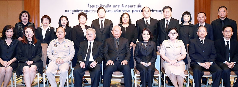 เข้าใจตรงกัน : อนุรักษ์ ทศรัตน์ รองปลัดกระทรวงแรงงาน เปิดโครงการอบรมหัวหน้าส่วนราชการในต่างประเทศ โดยมี วิวัฒน์ ตังหงส์ ผู้ช่วยปลัดกระทรวงแรงงาน, พ.ต.ต.หญิง รมยง สุรกิจบรรหาร ที่ปรึกษาวิชาการแรงงาน และ วิไลวรรณ โกยแก้วพริ้ง ผู้เชี่ยวชาญประจำสำนักประสานความร่วมมือระหว่างประเทศ เข้าร่วมงาน ที่ โรงแรมมิราเคิล แกรนด์ คอนเวนชั่น หลักสี่