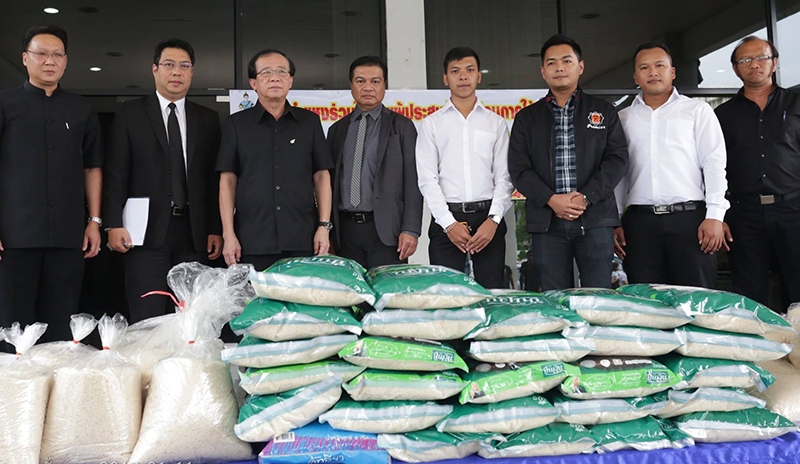 น้ำใจ ลูกพ่อขุนฯ : ผศ.วุฒิศักดิ์ ลาภเจริญทรัพย์ อธิการบดี มหาวิทยาลัยรามคำแหง 
ร่วมกับสถานีวิทยุโทรทัศน์กองทัพบก ช่อง 5 จัดโครงการ “รามคำแหงร่วมใจ
ช่วยผู้ประสบภัยน้ำท่วมภาคใต้” โดยรับบริจาคสิ่งของต่างๆ ที่ด้านหน้าหอประชุม
พ่อขุนรามคำแหงมหาราช เพื่อนำไปช่วยเหลือผู้ประสบภัยน้ำท่วมที่ภาคใต้