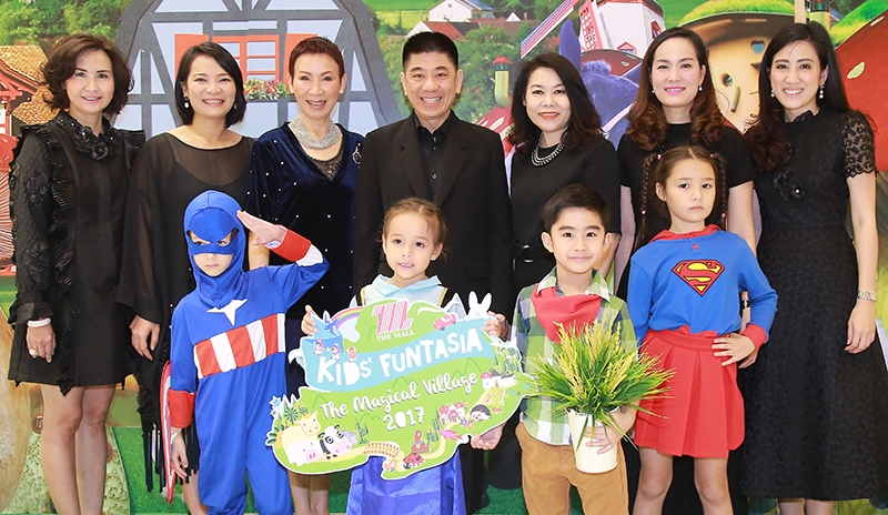 วันเด็ก..ในดินแดนมหัศจรรย์ : ชำนาญ เมธปรีชากุล รอง ปธ.กก.บห.บจก.เดอะมอลล์ กรุ๊ป จัดงาน “The Mall Kid’s Magical Village” ให้น้องๆหนูๆ สนุกสนานเพลิดเพลินไปกับการสร้างจินตนาการในสนามเด็กเล่นหรรษามหาสนุก พร้อมเกมการละเล่นสนุกสนานสร้างสรรค์ ที่ MCC HALL ห้างเดอะมอลล์ บางกะปิ