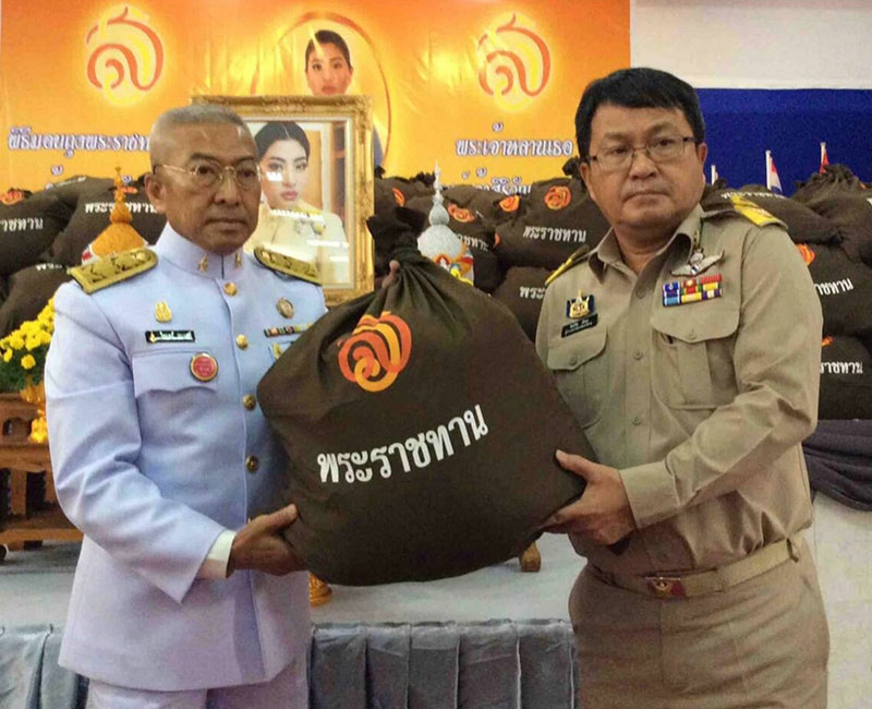 พระเจ้าหลานเธอ พระองค์เจ้าสิริวัณณวรีนารีรัตน์ โปรดให้ ร.อ.ไพบูลย์ สุขเจตนี เป็นผู้แทนพระองค์ในการมอบถุงยังชีพพระราชทาน 2,000 ชุด ให้แก่ราษฎรที่ประสบอุทกภัยใน 4 อำเภอ ได้แก่ อ.บาเจาะ, อ.เมือง, อ.ยี่งอ และ อ.ศรีสาคร จ.นราธิวาส โดยมี สิทธิชัย ศักดา ผวจ.นราธิวาส คอยต้อนรับ