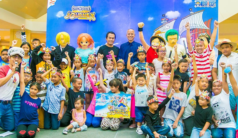 ผจญภัยในโลกของ “วัน พีซ” : สนิท ศรีวิหค รอง ผวจ.ภูเก็ต เปิดงานวันเด็ก “Jungceylon Kids Day 2017 ตอน “ONE PIECE JOURNEY ให้น้องๆ พบเหล่าการ์ตูนคาแร็กเตอร์ญี่ปุ่นเรื่อง “วันพีซ” โดยมี ไพโรจน์ ศรีจันทร์ ผจก.ทั่วไป ศูนย์การค้าจังซีลอน ต้อนรับ ที่ โซนภูเก็ตสแควร์ ศูนย์การค้าจังซีลอน ป่าตอง ภูเก็ต