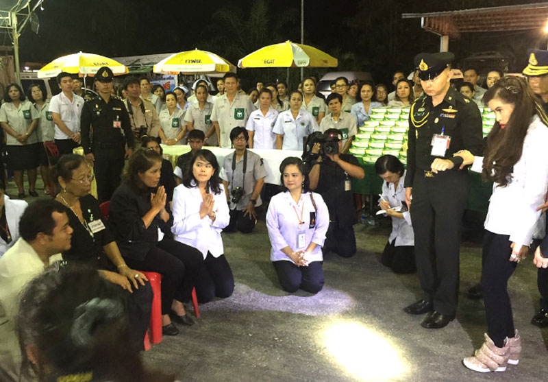 สมเด็จพระเจ้าลูกเธอ เจ้าฟ้าจุฬาภรณวลัยลักษณ์ อัครราชกุมารี เสด็จไปทรงเยี่ยมราษฎรในพื้นที่จังหวัดสุราษฎร์ธานี และพระราชทานถุงยังชีพให้แก่ผู้แทนราษฎรที่ประสบอุทกภัย เมื่อวันที่ 18 มกราคม 2560