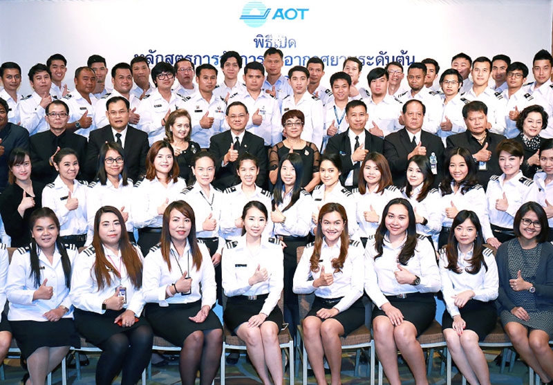 รุ่นที่ 38 : มนตรี มงคลดาว รอง กก.ผอ.ใหญ่ สายงานทรัพยากรบุคคลฯ บมจ.ท่าอากาศยานไทย เปิดสัมมนา “การจัดการท่าอากาศยานระดับต้น” โดยมี รัญนา ชั้นบุญใส ผอ.สถาบันวิทยาการท่าอากาศยาน และ พิจิตรา สารวิวัฒน์ ผอ.สำนักกิจการต่างประเทศ ร่วมงาน ที่โรงแรมมิราเคิล แกรนด์ คอนเวนชั่น