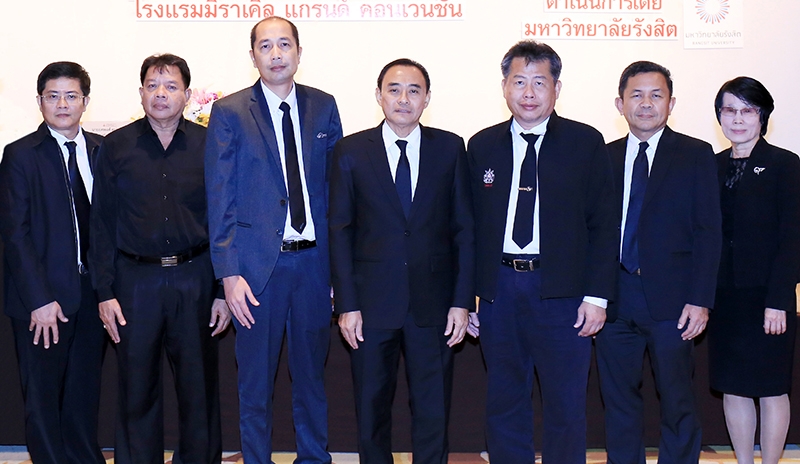 Geo Informatics : ยศพงศ์ คุปตะบุตร รองอธิบดีกรมพัฒนาพลังงานทดแทนและอนุรักษ์พลังงาน เปิดการสัมมนาประชาสัมพันธ์การดำเนิน “โครงการศึกษาวิเคราะห์ข้อมูลภูมิสารสนเทศ” โดยมี นราพันธ์ ยามาลี ผอ.ศูนย์สารสนเทศข้อมูลพลังงานทดแทนและอนุรักษ์พลังงาน ที่ โรงแรมมิราเคิล แกรนด์ คอนเวนชั่น