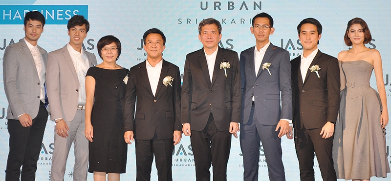 ศูนย์การค้าแห่งใหม่ : ชาติชาย อุทัยพันธ์ ผวจ.สมุทรปราการ เป็นประธาน
ในงานเปิดตัว ศูนย์การค้าแจส เออเบิร์น ศรีนครินทร์ โดยมี อดิศักดิ์ สุขุมวิทยา ปธ.จนท.บห.บมจ.เจมาร์ท และ สุพจน์ วรรณา ปธ.จนท.บห.บมจ.เจเอเอส แอสเซ็ท 
พร้อมด้วยศิลปินดารามาร่วมสร้างสีสันในงาน ที่ แจส เออเบิร์น ศรีนครินทร์