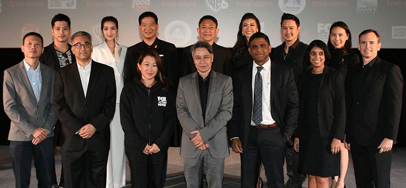 เอาใจ..คนในครอบครัว : สุภกิจ วรรธนะดิษฐ์ รองหัวหน้าคณะผู้บริหารกลุ่มด้านการพาณิชย์ และ หัวหน้าสายงานการพาณิชย์และพัฒนาธุรกิจ ทรูวิชั่นส์ บมจ.ทรู 
คอร์ปอเรชั่น แถลงข่าว “ทรูวิชั่นส์เปิด 6 ช่องรายการใหม่” โดยมี พีรธน เกษมศรี 
ณ อยุธยา และ ม.ร.ว.รุจยารักษ์ อาภากร ร่วมงาน ที่สยามพารากอน