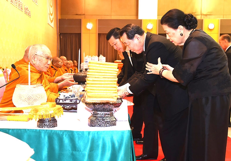 96 ปี “เจียไต๋” : ธนินท์ เจียรวนนท์ ประธานอาวุโส เครือเจริญโภคภัณฑ์ และ คุณหญิงเทวี เจียรวนนท์ พร้อมคณะผู้บริหารและพนักงานเครือเจริญโภคภัณฑ์ ร่วมพิธีทำบุญเพื่อความเป็นสิริมงคล โดย สมเด็จพระมหามุนีวงศ์ เจ้าอาวาสวัดราชบพิธสถิตมหาสีมารามราชวรวิหาร เป็นประธานฝ่ายสงฆ์ ณ อาคาร ซี.พี. สีลม