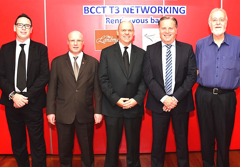 เครือข่ายธุรกิจ : ไซม่อน แมทธิวส์ ประธานกรรมการ หอการค้าอังกฤษ-ไทย เปิดงาน “BCCT T3 Business Networking” เพื่อกระชับความสัมพันธ์ของสมาชิก พร้อมแลกเปลี่ยนความคิดเห็น และทัศนคติด้านธุรกิจ จัดโดย หอการค้าอังกฤษ-ไทย ร่วมกับ โรงแรมแลนด์มาร์ค กรุงเทพฯ ถนนสุขุมวิท