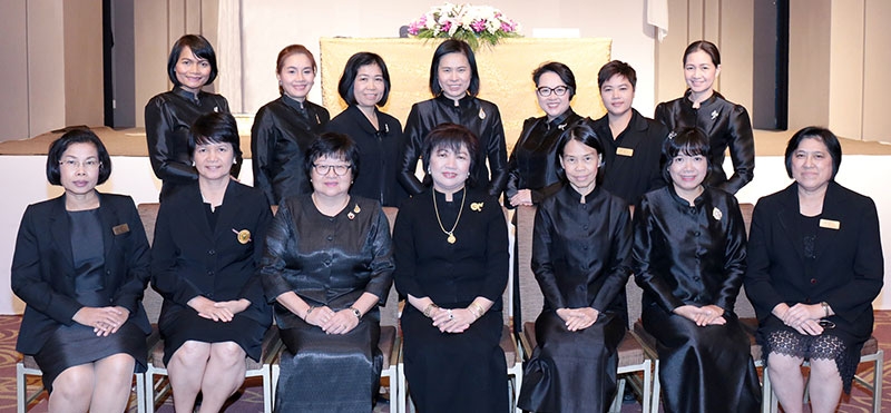 วิชาการ : ผศ.ดร.อรพรรณ โตสิงห์ รองประธานชมรมเครือข่ายพยาบาลผู้ให้สารน้ำแห่งประเทศไทย เปิดประชุมเรื่อง “infusion nurse care 4.0 transform to high value” โดยมี พว.สุวดี สุขีนิตย์, พว.ภัทรารัตน์ ตันนุกิจ และ พว.ศันสนีย์ ยุวาพัฒน์ 3 รองประธานชมรม ร่วมงาน ที่โรงแรมมิราเคิล แกรนด์ คอนเวนชั่น