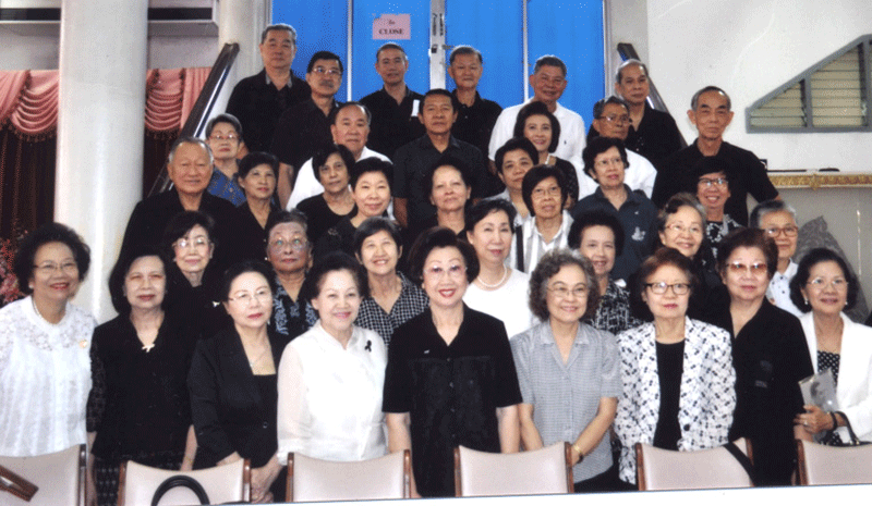 รำลึก : พรพิมล โกสิยางกูร อดีตนายกสมาคมนักศึกษาเก่ามหาวิทยาลัยเชียงใหม่, ประธานชมรม มช.09 กรุงเทพฯและเพื่อน ร่วมกันทำบุญอุทิศส่วนกุศลให้อาจารย์และเพื่อนๆ ที่ล่วงลับ โดยมี พล.ต.หญิง ภญ.จิตรา คูวัฒนสุชาติ, น.อ.หญิงอุมาวรรณ สนแจ้ง และ พ.ต.อ.สมชาย ศิริพันธุ์ ร่วมงาน ที่โรงพยาบาลสงฆ์