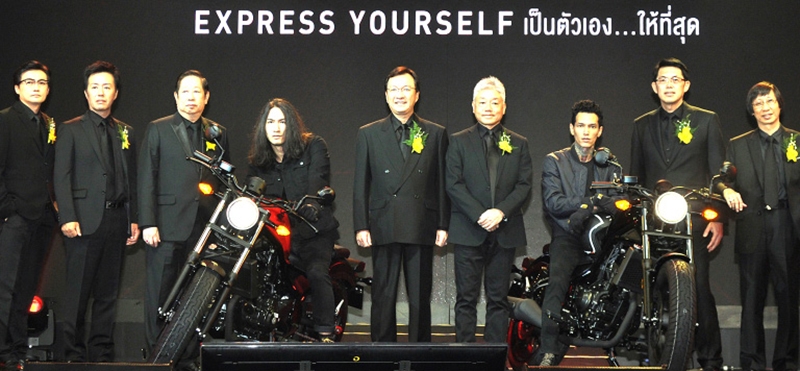 บุกตลาด : มร.โยอิจิ มิซึทานิ ประธานกรรมการบริหาร บจก.เอ.พี.ฮอนด้า แถลงนโยบาย เอ.พี. ฮอนด้า วางกลยุทธ์พลิกวงการรถจักรยานยนต์ไทยสู่ยุคดิจิตอล เตรียมเปิดโมเดลใหม่ถึง 19 รุ่น ภายใน 3 ปี โดยมี ดร.อรรณพ - อารักษ์ พรประภา และ สุชาติ อรุณแสงโรจน์ ร่วมงาน ที่ โรงแรมรอยัลคลิฟ บีช พัทยา