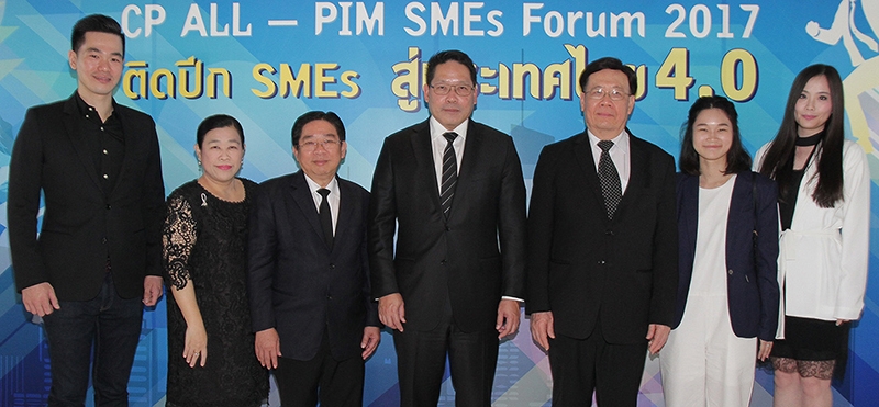 CP ALL–PIM SMEs FORUM 2017 : ปิยะวัฒน์ ฐิตะสัทธาวรกุล รอง ปธ.กก.บห.บมจ.ซีพี ออลล์ จัดเสวนา “ติดปีก SMEs สู่ประเทศไทย 4.0” โดยมี ดร.อุตตม สาวนายน รมว.อุตสาหกรรม ปาฐกถา “วิเคราะห์เศรษฐกิจปี 2560 สู่การเดินหน้าตามนโยบายประเทศไทย 4.0” ที่สถาบันการจัดการปัญญาภิวัฒน์