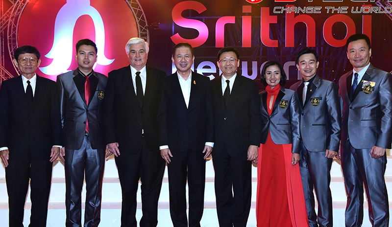 ยกระดับสู่ “ศรีไทย 4.0” : สนั่น อังอุบลกุล ประธานกรรมการ บมจ.ศรีไทยซุปเปอร์แวร์ เปิดงาน “ศรีไทยเน็ทเวิร์ค เอ็กซ์โป 2017” พร้อมเปิดตัวซอฟต์แวร์ อัจฉริยะ S Tech โดยมี มร.คีธ เจ ฮาร์ดิ้ง, มานิต อติวานิชยพงศ์, เศรษฐพงศ์ เหมินทคุณ, ประเสริฐ ประสิทธิพยงค์, เอื้ออารีย์ ต่อเนื่อง และ วิชุดา ยุวพันธุ์ ร่วมงาน ที่อาคารเฉลิมพระบารมี