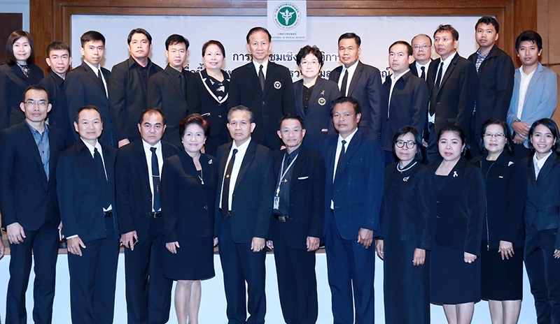 ชี้แจง : นพ.ธีรพล โตพันธานนท์ อธิบดีกรมการแพทย์ กระทรวงสาธารณสุข เปิดการประชุม “แนวทางการสำรวจประสบการณ์ผู้ใช้บริการโรงพยาบาลในประเทศไทย โดยมี ทพญ.ฉวีวรรณ ภักดีธนากุล ที่ปรึกษากรมการแพทย์ และ นพ.สมเกียรติ
โพธิสัตย์ ร่วมประชุม ที่ โรงแรมมิราเคิล แกรนด์ คอนเวนชั่น