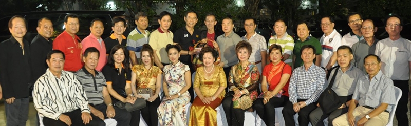 สุขสวัสดิ์ พิพัฒน์มงคล : สมชาย จงพิพิธพร ประธานชมรมสุขสวัสดิ์ 14 และ ประธานกรรมการ บริษัท 14 มอเตอร์กรุ๊ป จำกัด ตัวแทนจำหน่ายรถยนต์ MAZDA, SUBARU, MG และ SUZUKI ร่วมงานเลี้ยงฉลองวันคล้ายวันเกิด พล.ต.ต.สมพงษ์ ชิงดวง รองผู้บัญชาการตำรวจนครบาล โดยมีคณะกรรมการชมรมสุขสวัสดิ์ 14 พร้อมมิตรสหายและผู้เคารพรักใคร่มาร่วมอวยพรวันเกิดอย่างอบอุ่น